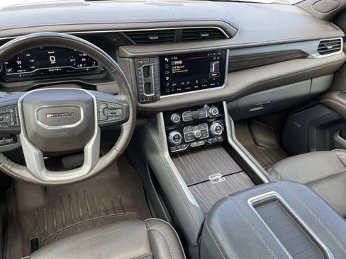 Used 2022 GMC Yukon Denali w/ Denali Ultimate Package AWD/4WD image 13