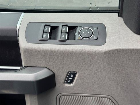 Used 2016 Ford F150 XLT image 16