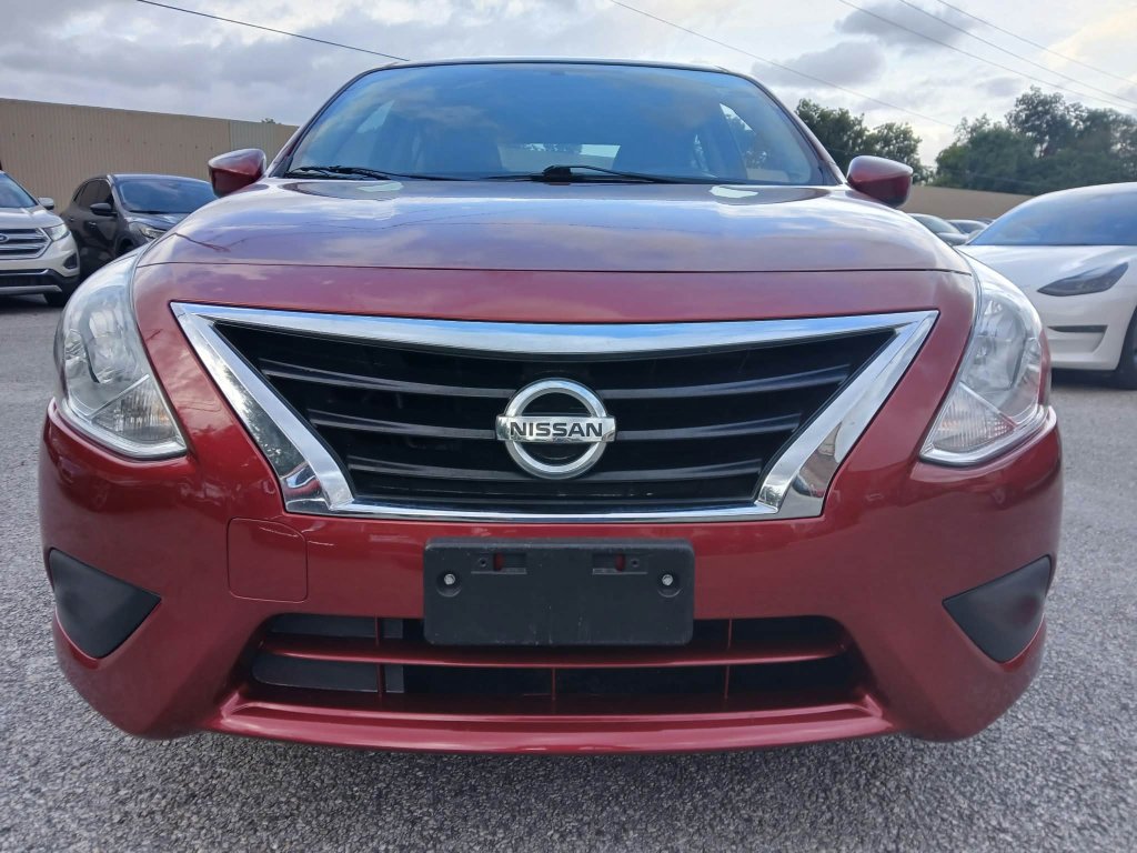 Used 2018 Nissan Versa SV FWD image 2