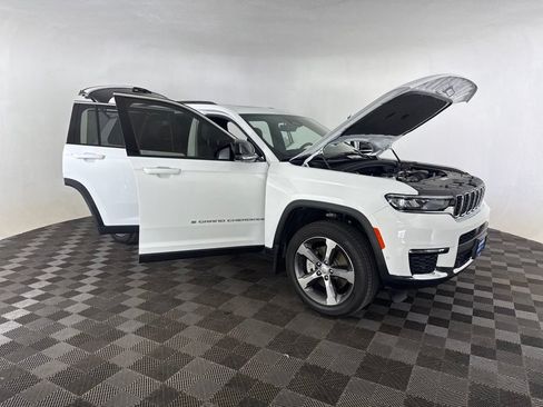 Used 2025 Jeep Grand Cherokee L Limited w/ Luxury Tech Group II AWD/4WD image 13