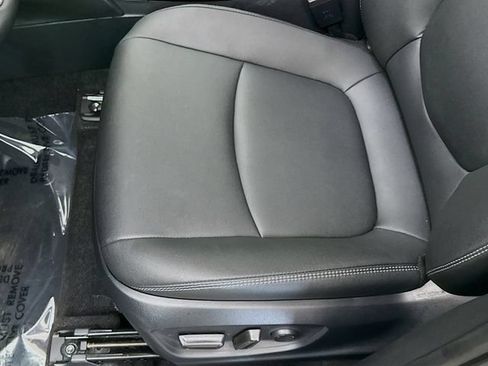Used 2025 Toyota Corolla Cross XLE w/ Convenience Package FWD image 19