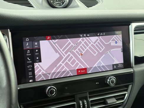 Used 2024 Porsche Macan image 23