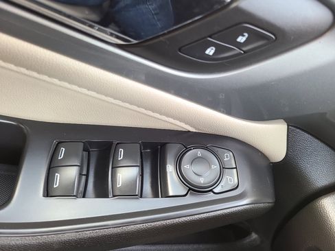 Used 2022 Chevrolet Traverse LS image 25