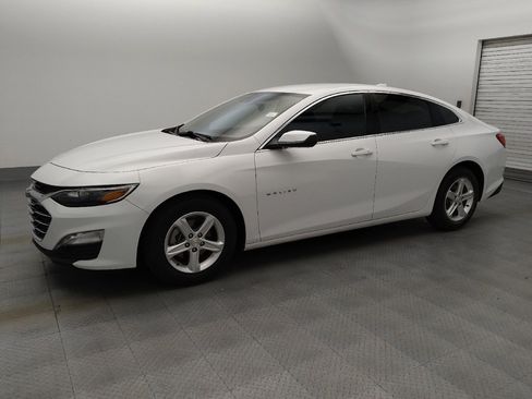 Used 2023 Chevrolet Malibu LT FWD image 2