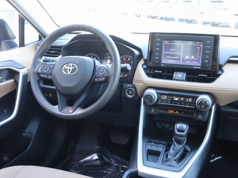 Used 2021 Toyota RAV4 XLE w/ Convenience Package image 14
