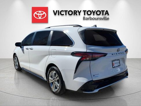 Used 2022 Toyota Sienna XSE w/ XSE Plus Package image 3