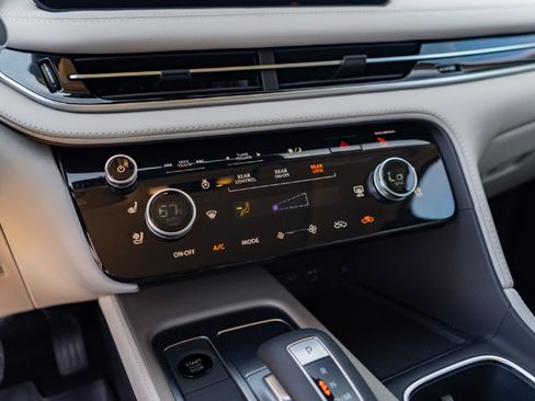 Certified 2026 INFINITI QX60 Luxe w/ Family Package FWD image 17