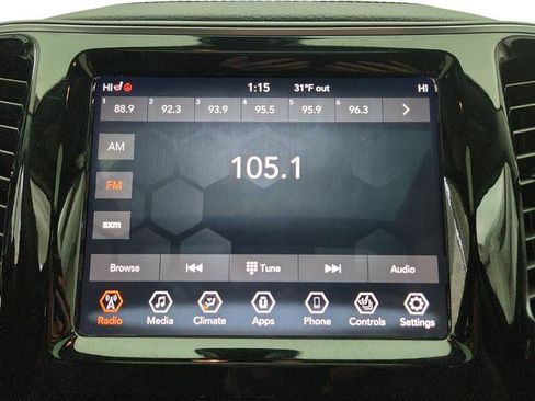 Used 2019 Jeep Cherokee Limited image 16