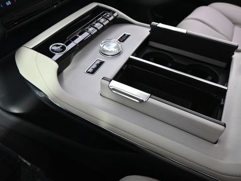 New 2026 Lincoln Navigator Reserve w/ Jet Appearance Package AWD/4WD image 32