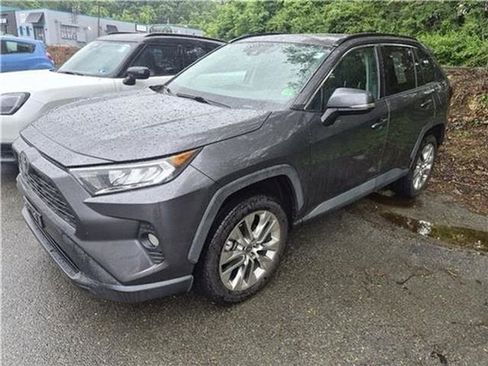 Used 2021 Toyota RAV4 XLE Premium AWD/4WD image 21