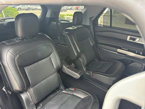 Used 2023 Ford Explorer Limited w/ Equipment Group 301A RWD image 35