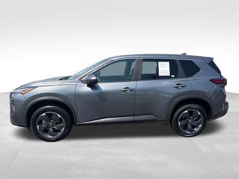 Used 2024 Nissan Rogue SV AWD/4WD image 2