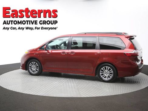 Used 2019 Toyota Sienna XLE FWD image 64