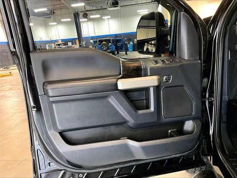 Used 2022 Ford F250 Lariat w/ Lariat Ultimate Package AWD/4WD image 9