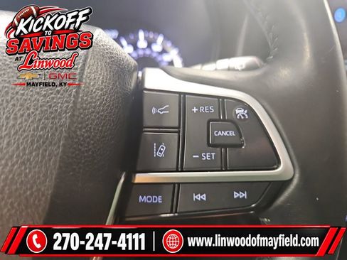 Used 2023 Toyota Highlander LE AWD/4WD image 21