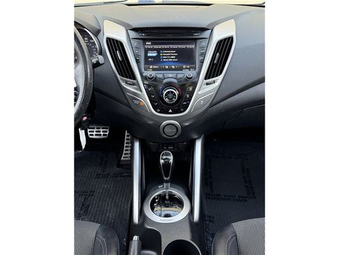 Used 2013 Hyundai Veloster w/ Style Pkg FWD image 16