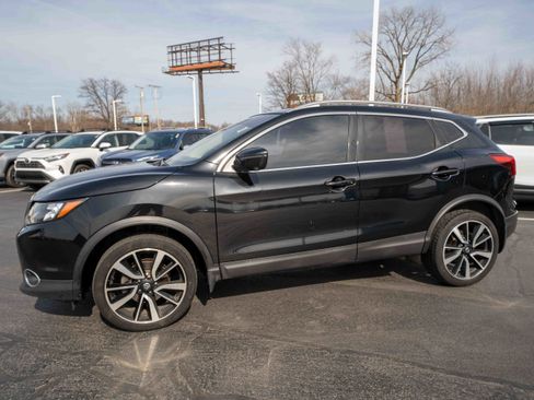 Used 2018 Nissan Rogue Sport SL w/ SL Premium Package image 3