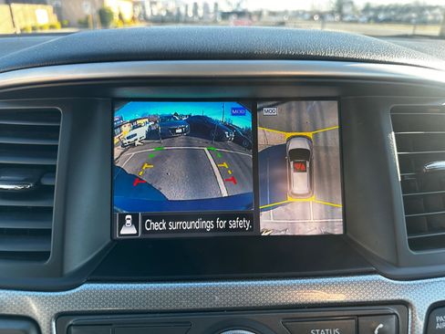 Used 2019 Nissan Pathfinder SL image 13