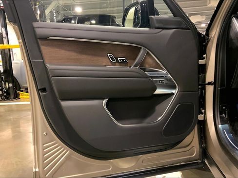 New 2026 Land Rover Range Rover SE image 10