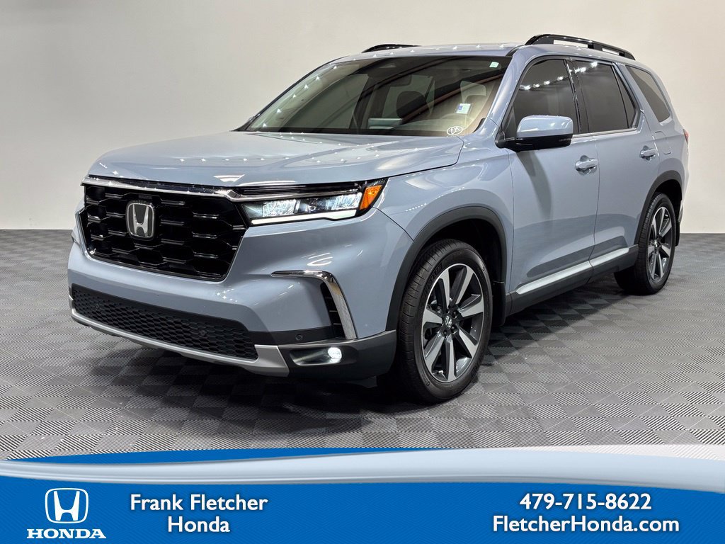 Used 2024 Honda Pilot Touring image 1