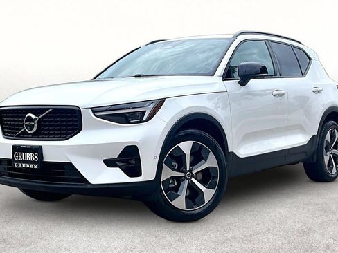 Certified 2026 Volvo XC40 B5 Plus AWD/4WD image 15
