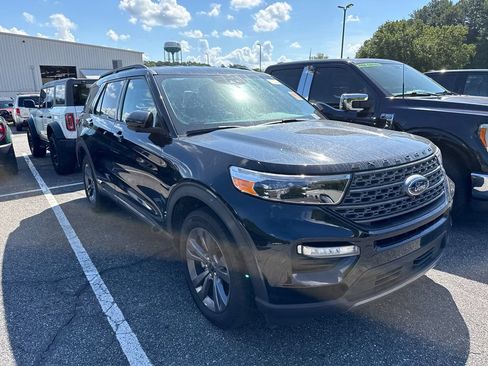 Used 2024 Ford Explorer XLT w/ Equipment Group 202A AWD/4WD image 2