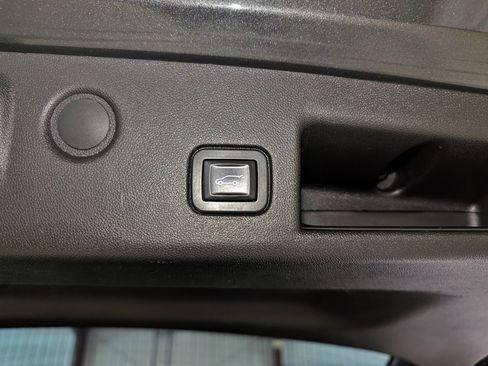 Used 2018 Chevrolet Equinox LT FWD image 22