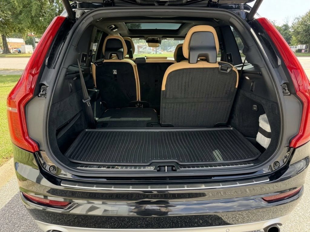 Used 2018 Volvo XC90 T5 Momentum w/ Convenience Package AWD/4WD image 12