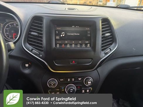 Used 2019 Jeep Cherokee Latitude Plus image 14