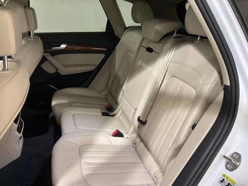 Used 2023 Audi Q5 2.0T Premium w/ Convenience Package AWD/4WD image 19