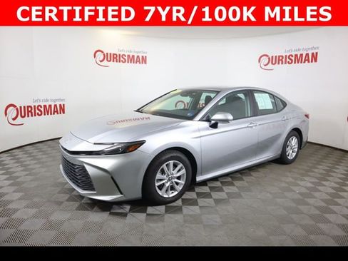 Used 2025 Toyota Camry LE image 5