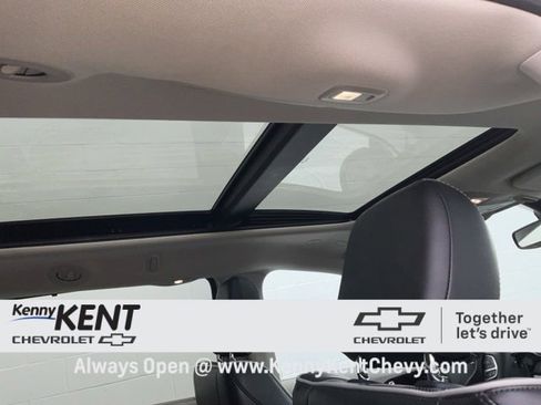 Used 2024 Chrysler Pacifica Limited image 14