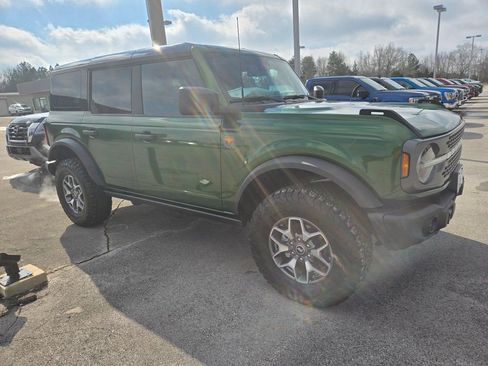 Used 2025 Ford Bronco Badlands AWD/4WD image 2
