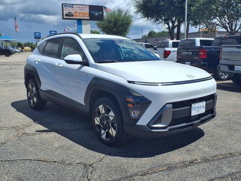 Used 2025 Hyundai Kona SEL AWD/4WD image 3