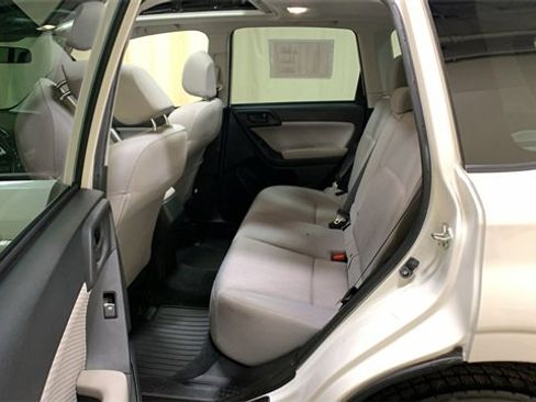 Used 2018 Subaru Forester 2.5i Premium w/ All-Weather Package image 21