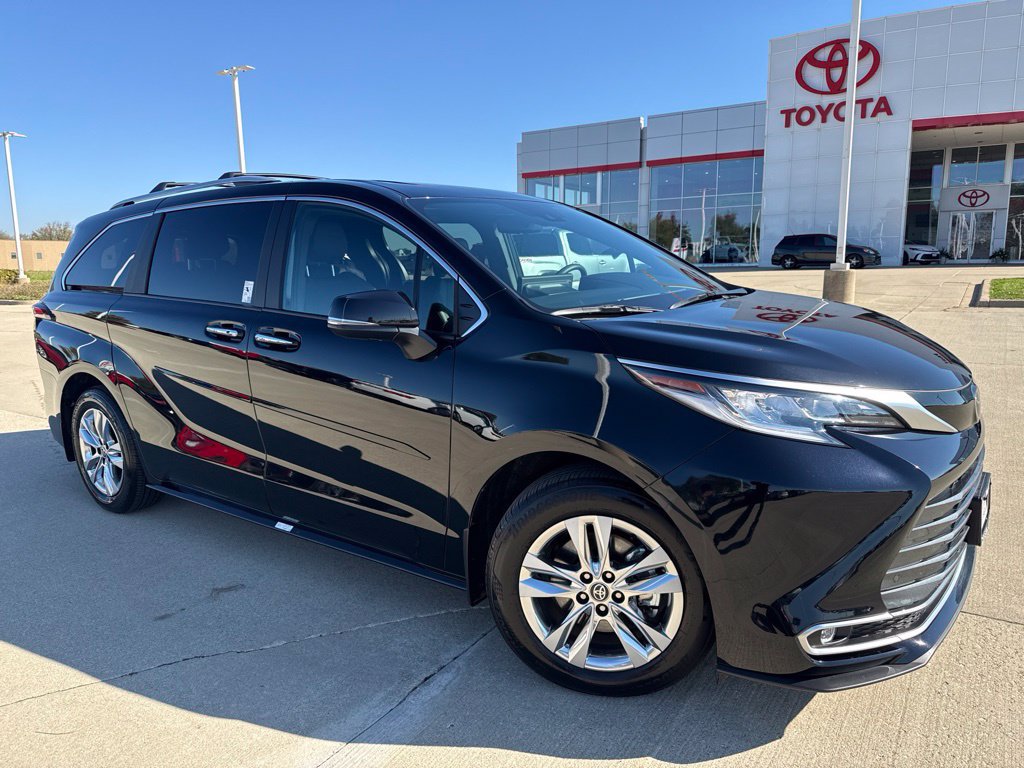 Used 2026 Toyota Sienna Limited AWD/4WD image 2