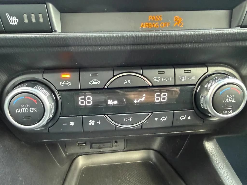 Used 2018 MAZDA MAZDA3 Grand Touring FWD image 20