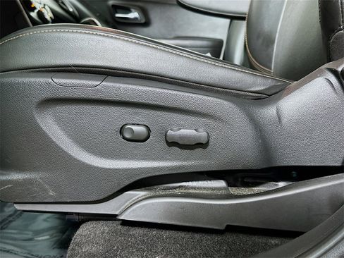 Used 2018 Chevrolet Trax LT w/ LT Convenience Package image 22