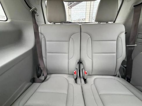 Used 2018 GMC Acadia SLT w/ LPO, Black Accent Package AWD/4WD image 20