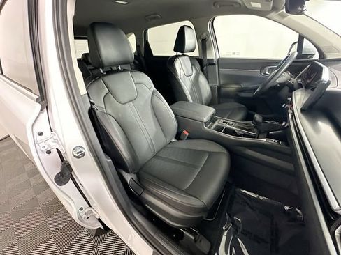 Used 2025 Kia Sorento S FWD image 28