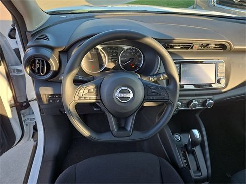 New 2025 Nissan Kicks Play S image 32