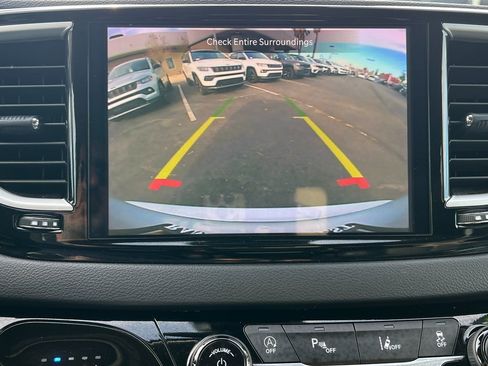 Certified 2024 Chrysler Pacifica Touring-L image 35