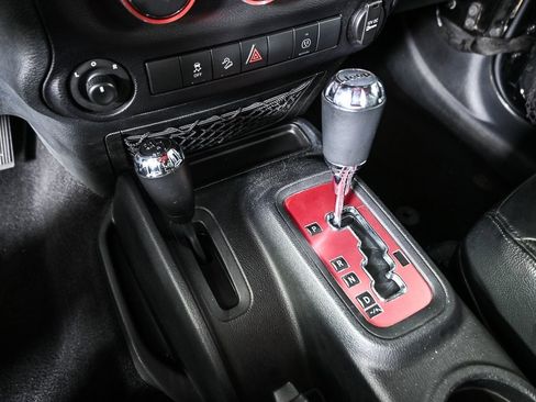 Used 2016 Jeep Wrangler Unlimited Sahara w/ Connectivity Group image 15