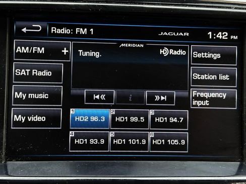 Used 2014 Jaguar XJ image 28