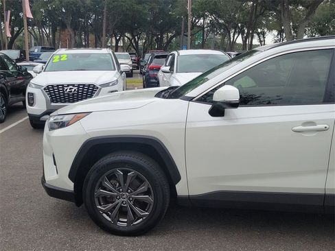 Used 2022 Toyota RAV4 XLE Premium image 5