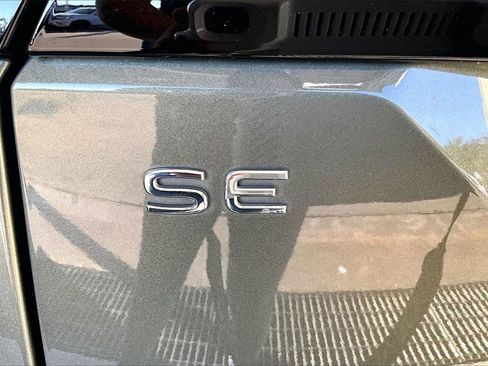 Used 2024 Volkswagen Atlas Peak Edition SE image 9