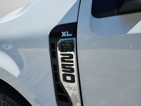 New 2026 Ford F250 XL w/ F-250 >10K GVWR Package image 22