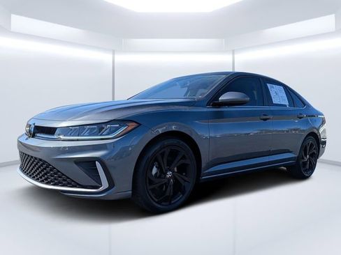 Used 2025 Volkswagen Jetta SE image 7