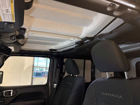 Used 2018 Jeep Wrangler Unlimited Sahara w/ Uconnect 4C Nav & Sound Group AWD/4WD image 27