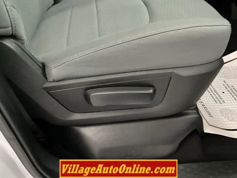 Used 2016 RAM 1500 Express AWD/4WD image 36